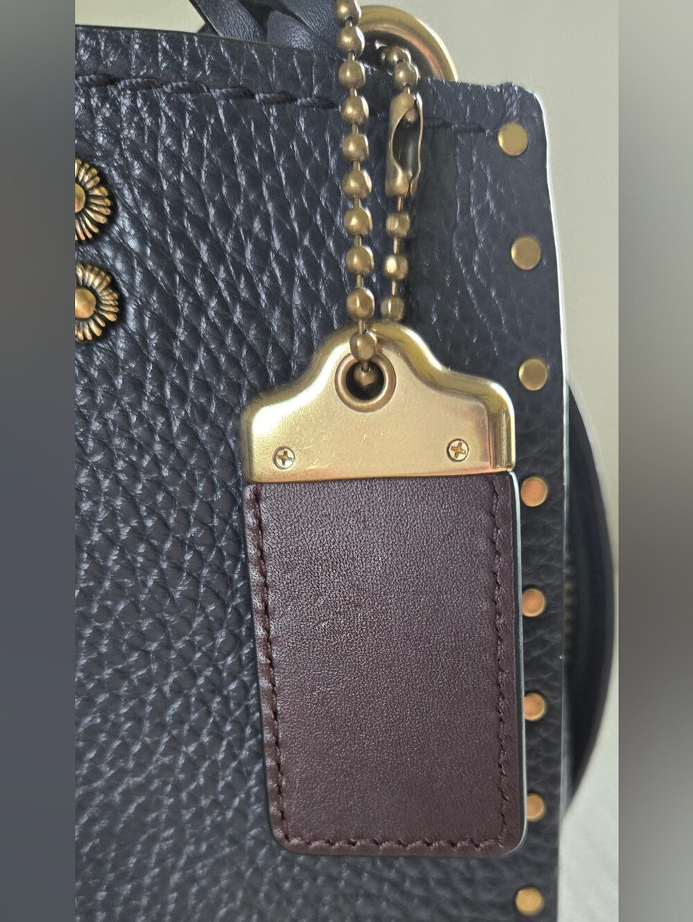 Coach Rivet Rogue 25 - Picture 15 of 16